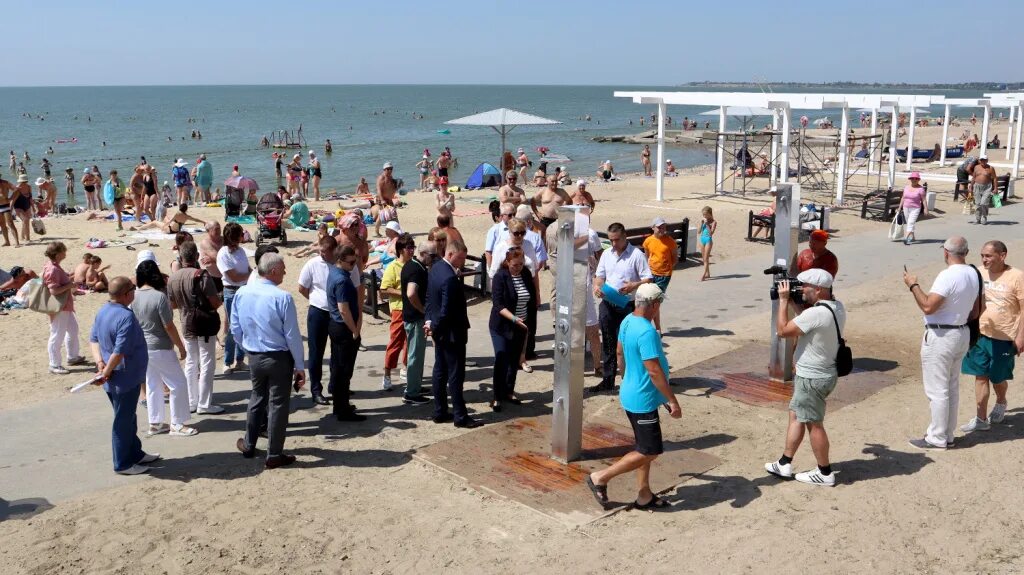 Пляжи таганрога фото По пляжам - в разгар купального сезона
