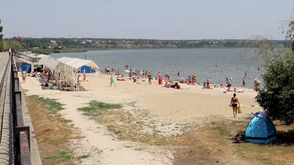 Пляжи таганрога фото По пляжам - в разгар купального сезона