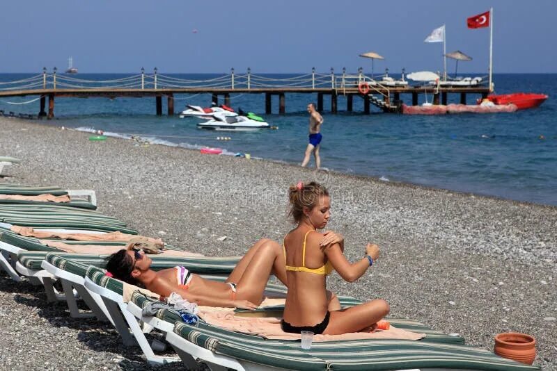 Пляжи турции фото женщин Antalya Resort Beach with Sun Loungers, Berth, and Sunbathers Pe Editorial Stock