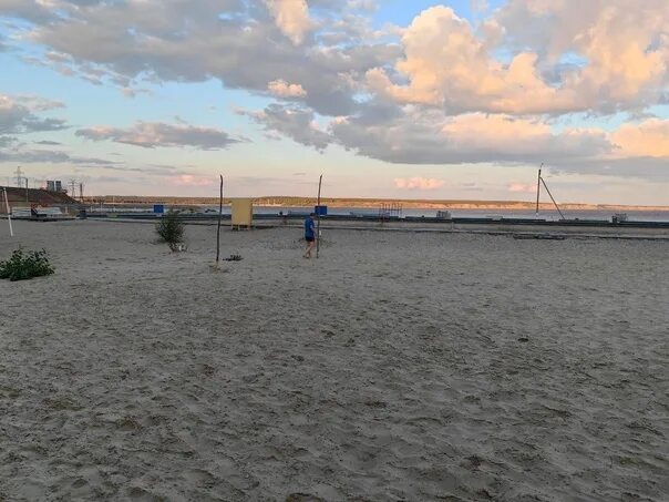 Пляжи ульяновска фото ⚽ ️На Центральном Волжском пляже какие-то вандалы спилили футбольные ворота. Впро