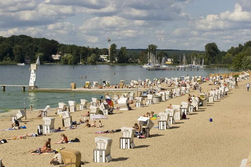 Пляжи в германии женщины фото Berlin's Best Lakes