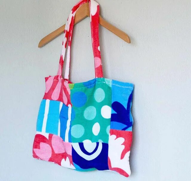 Пляжная сумка выкройка фото Beach Towel Tote Tutorial Tote tutorial, Beach towel bag, Beach towel