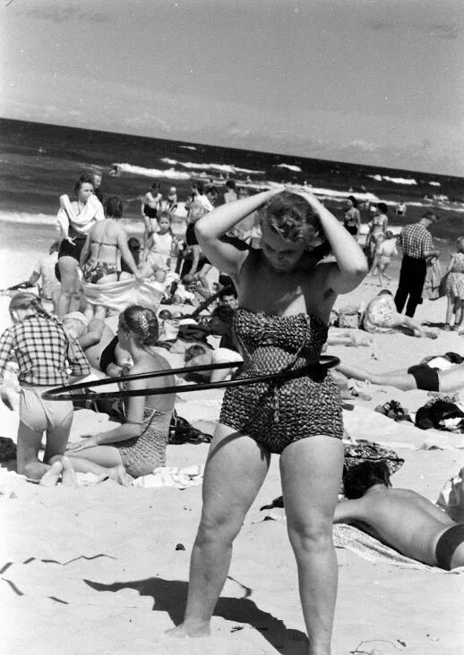 Пляжные фото ссср Vintage beach photos, Beach photos, Soviet