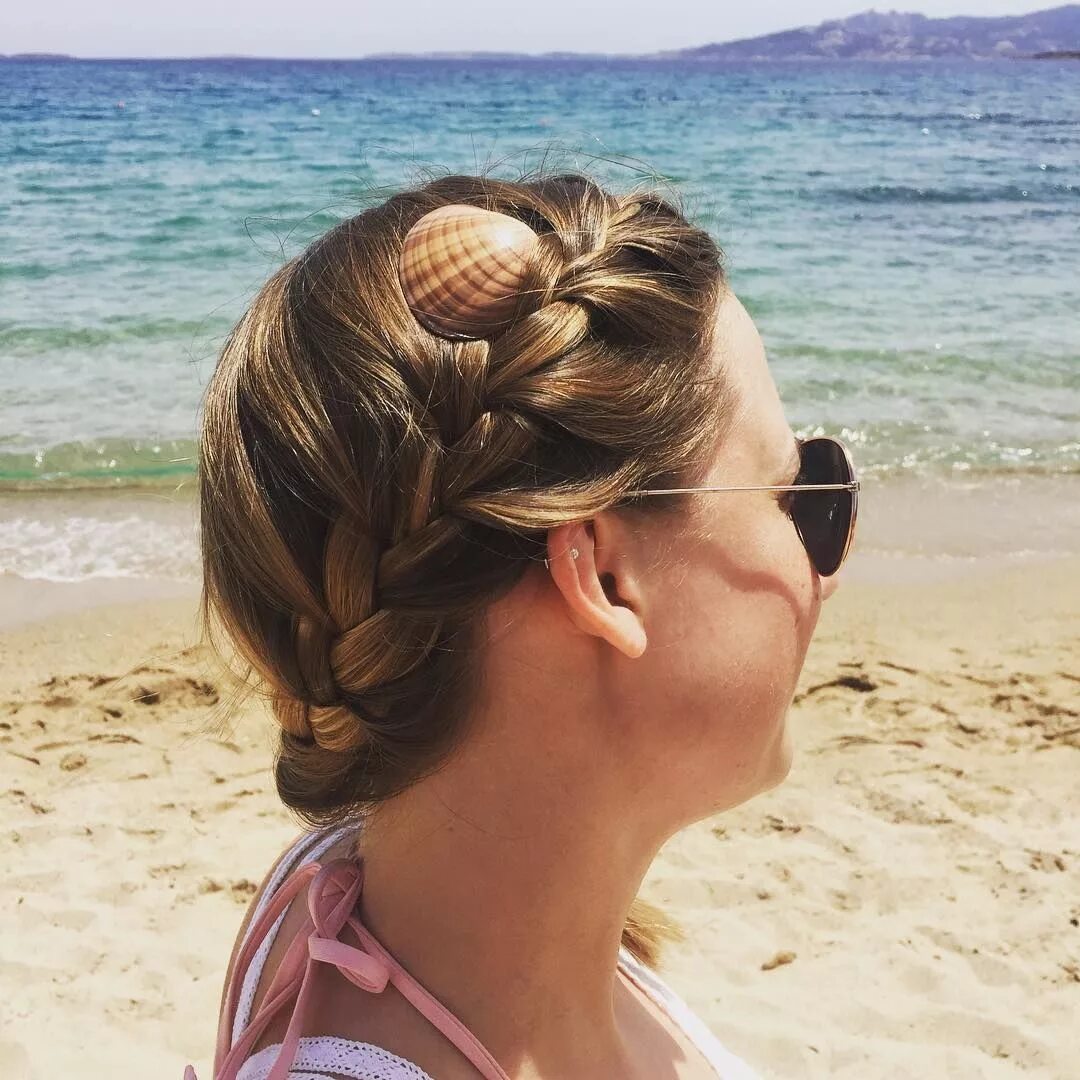 Пляжные прически на средние волосы 50 Fun To Do Beach Hairstyles For Your Tresses This Summer Hair styles, Beach ha