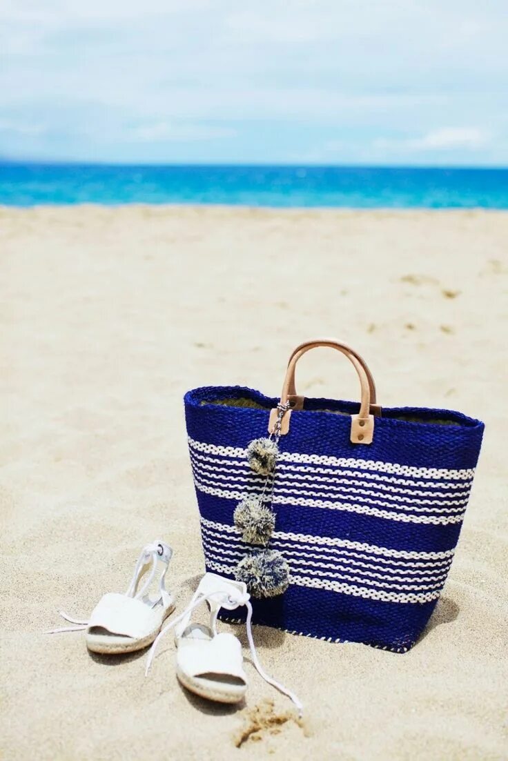Пляжные сумки 2024 фото What to Wear in Hawaii + Destination Inspiration Beach bag essentials, Hawaii va