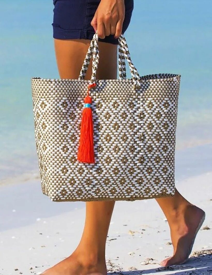 Пляжные сумки тренд The Best Woven Bags of Summer 2017 Woven bag, Bags, Summer tote bags