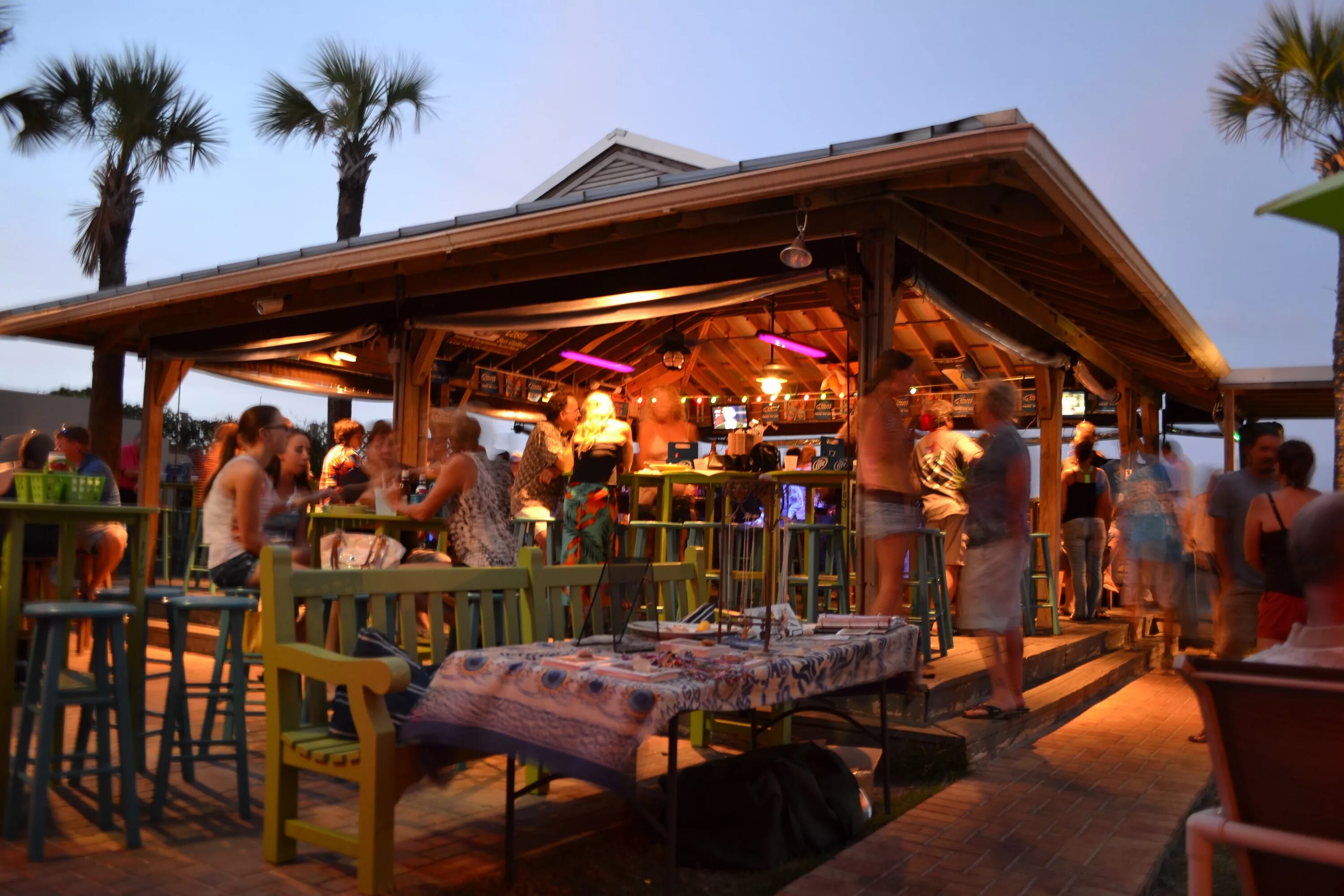 Пляжный бар фото Pin on Sliders Seaside Grill - Amelia Island Florida Beach house restaurant, Ame