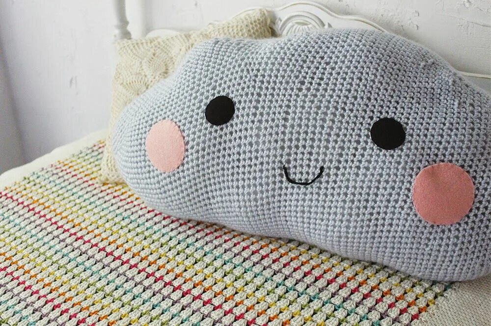 Плюшевая подушка крючком схема Junior, The Cloud Pillow Knitting blogs, Crochet cushions, Cloud pillow