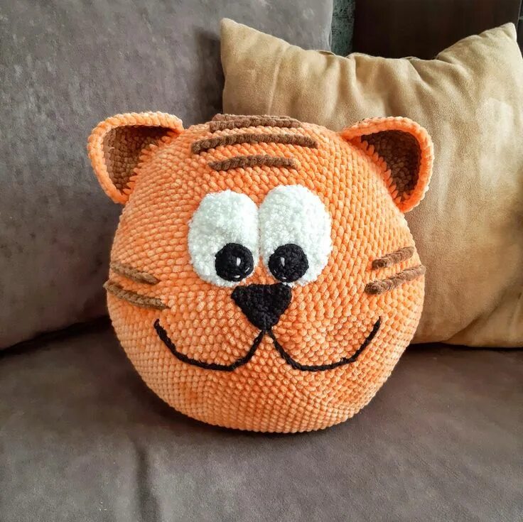 Плюшевая подушка крючком схема Подушка-тигр Knitted toys, Crochet toys, Crochet cushions