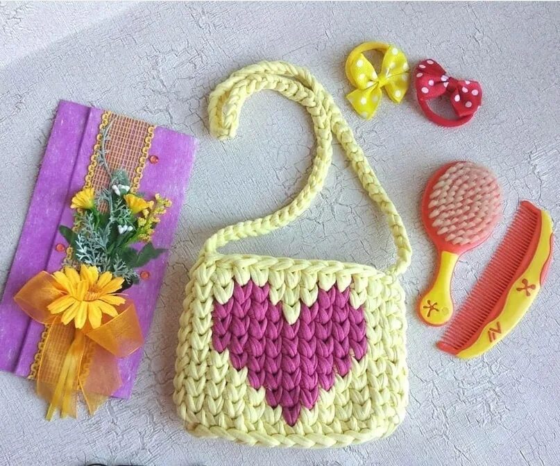 Плюшевая сумочка крючком Сумка крючком схема из плюшевой пряжи