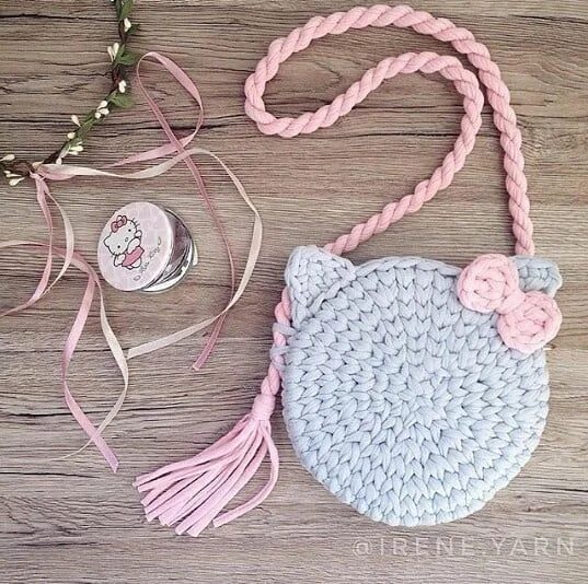 Плюшевая сумочка крючком Pin de nadiedja candido em bolsas de crochê em 2020 Bolsa de mão de crochê, Bols