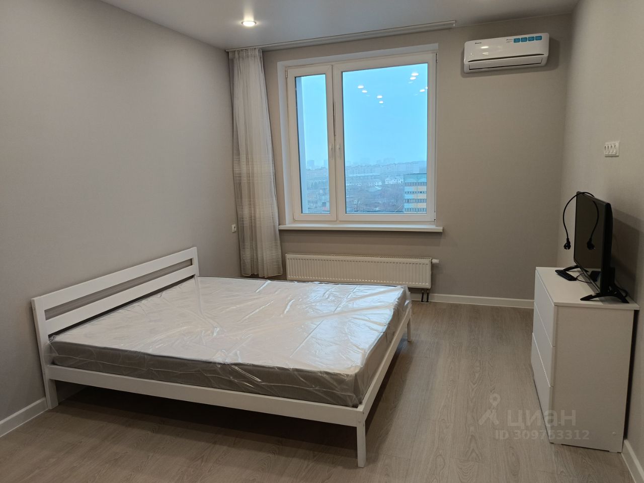 Плюшка ул 9 января 12 фото Снять однокомнатную квартиру 39.8м² ул. Мансура Хасанова, 13, Казань, Татарстан 