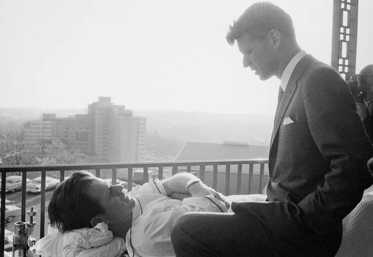 Плюсы черно белого фото Pin on Kennedy and Lincoln