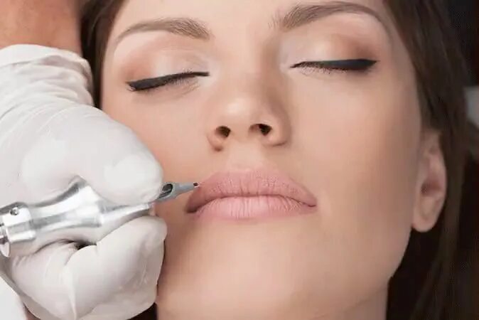 Плюсы татуажа Lip micropigmentation is meant to enhance lips, not create actual fullness. This