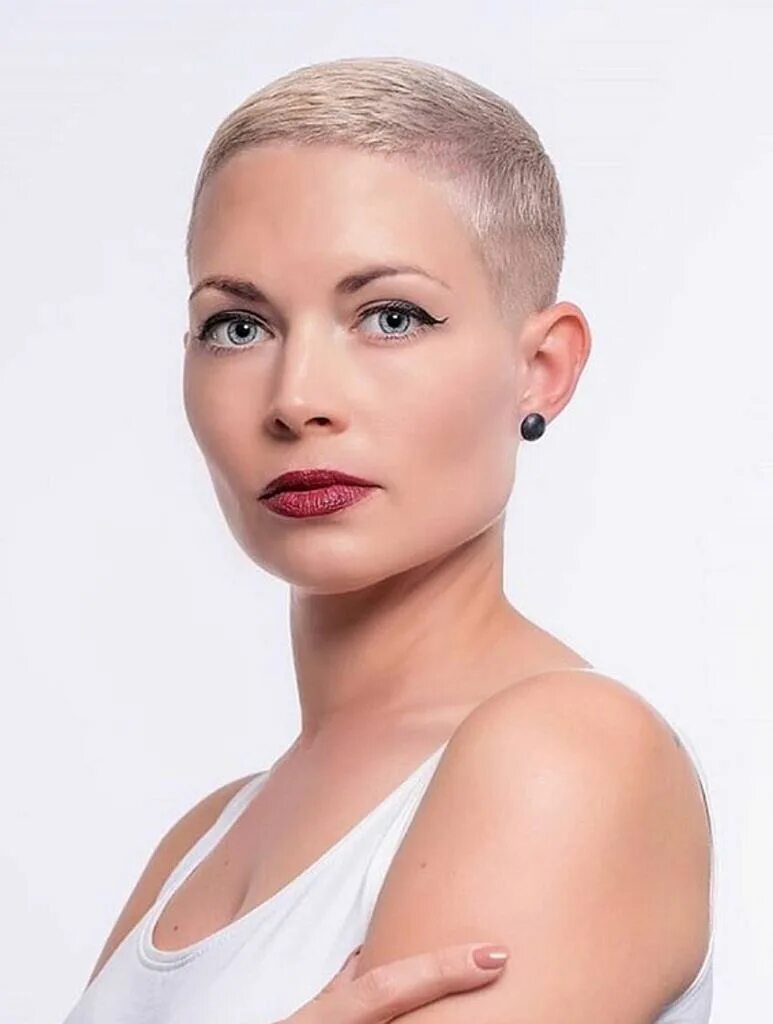 Плюсы женской короткой стрижки Pin by Kapsel voorbeelden en ideeën on Buzz cut kapsels 02 Super short hair, Ver