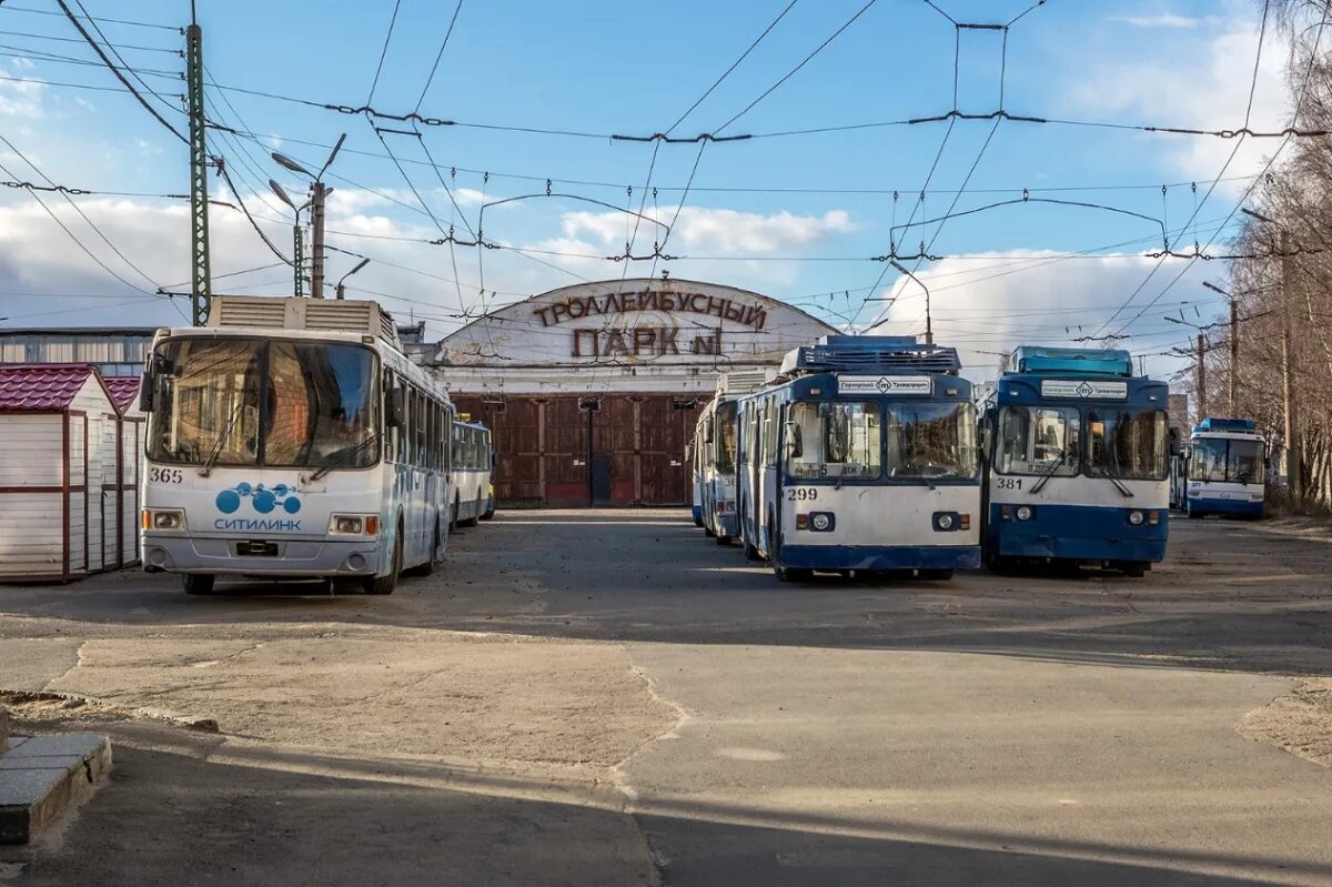 Пмуп городской транспорт московская ул 14 фото Петразаводск, ЛиАЗ-5280 № 365; Петразаводск, ЗиУ-682Г Г00 № 299; Петразаводск, М