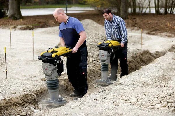 Пневматическая трамбовка для уплотнения грунта фото Вибротрамбовка WACKER NEUSON BS 50-4 As 5100030599 ✅ - купить в Москве по цене 2