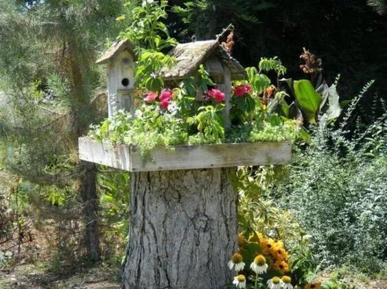 Пни на даче фото Don't grind that tree stump! Upcycled Garden Style Garten, Baumstamm garten, Diy