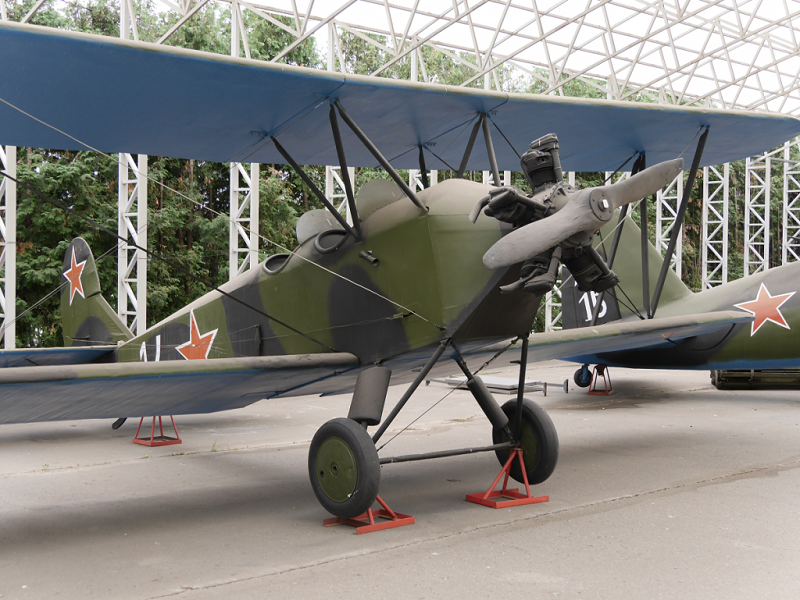 По 2 фото высокого Trainer aircraft Polikarpov Po-2. Developed in 1928 * All PYRENEES - France, Spa