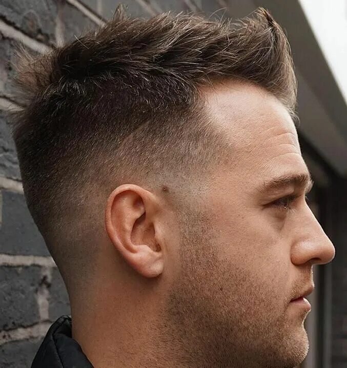 По бокам коротко сверху длинно мужская прическа Upswing crew cut Crew cut haircut, Crew cut fade, Crew cuts