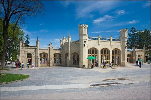 По братски 8 кисловодск фото Достопримечательности Кисловодска Нарзанная галерея Она была построена архитекто
