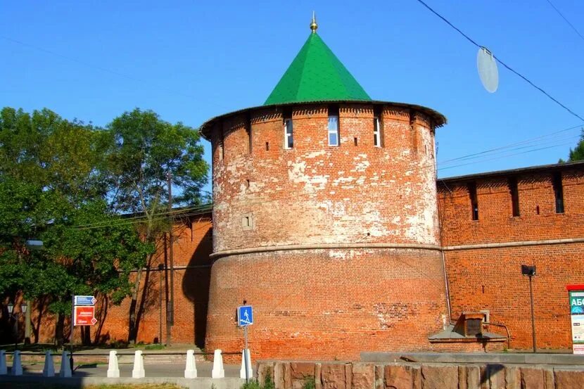 По порядку башни кремля фото нижегородского Tour Kladovaya - Le Kremlin - Fortifications - Nijni-Novgorod - Construites en P