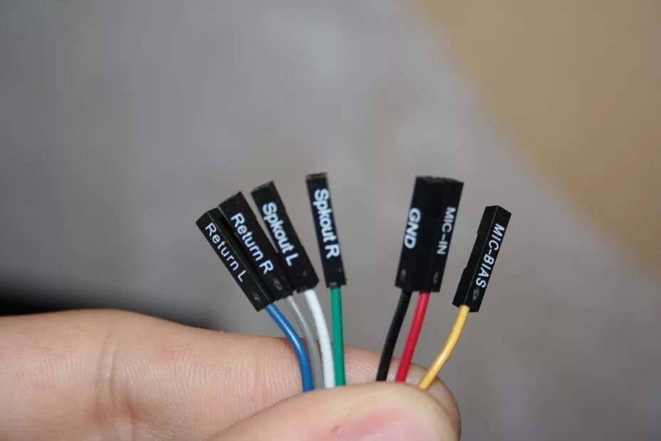 По цветам подключение кнопок к материнской п Модуль USB INTERFACE UNIT - KIA Ceed (1G), 1,4 л, 2007 года автозвук DRIVE2
