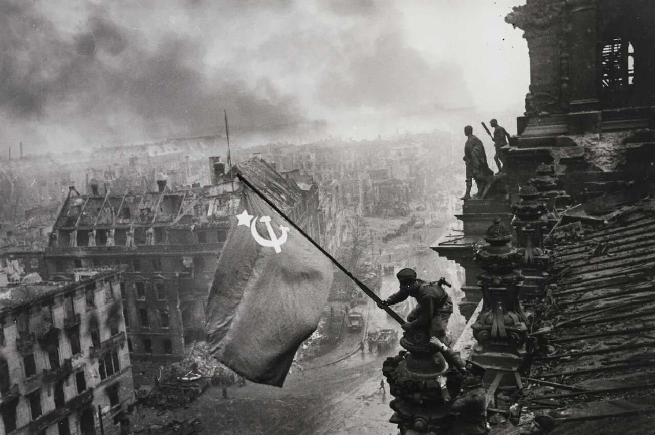 Победа 1941 1945 фото Виртуальная выставка "Евгений Халдей. Знамя Победы" 2020, Санкт-Петербург - дата