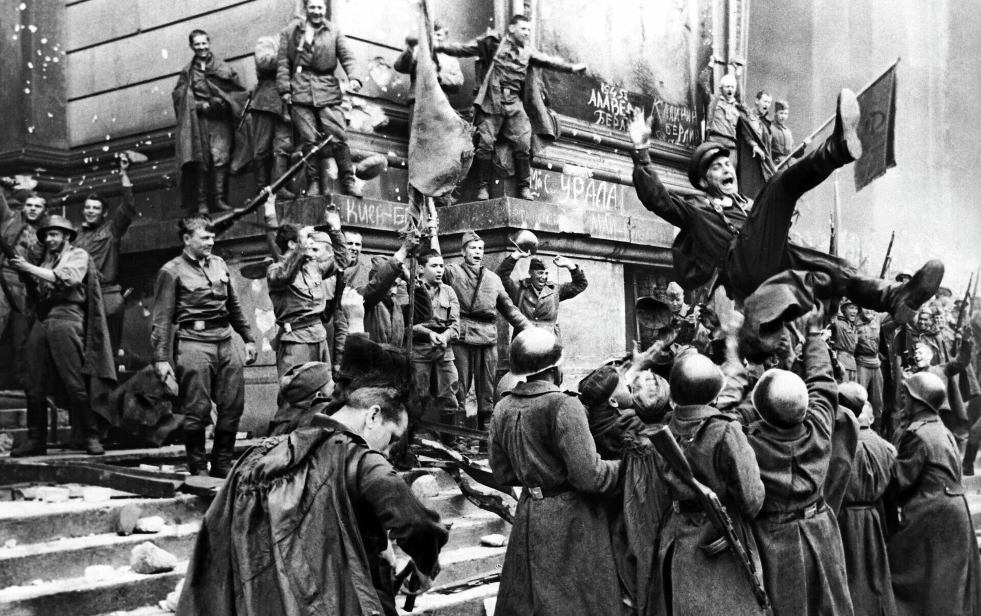 Победа 1941 1945 фото Минобороны России рассекретило документы о взятии Берлина советскими войсками - 