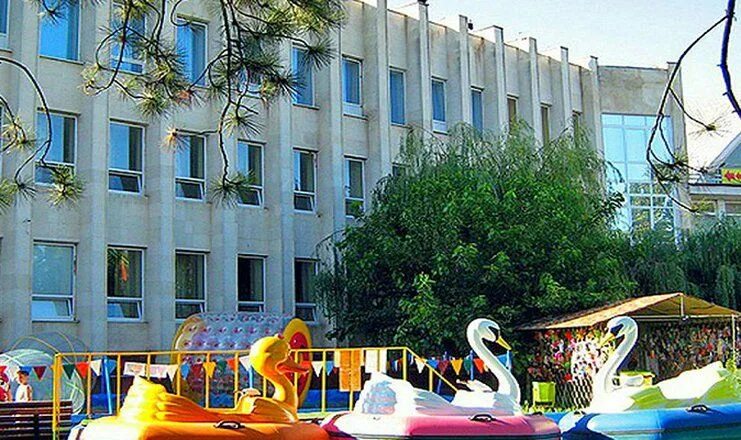 Победа евпатория фото Фото территории санатория "Победа"