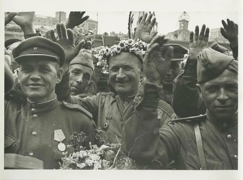 Победа фото войны 1945 Фотографии со встречи победителей на Белорусском вокзале 21 июля 1945 года Однов