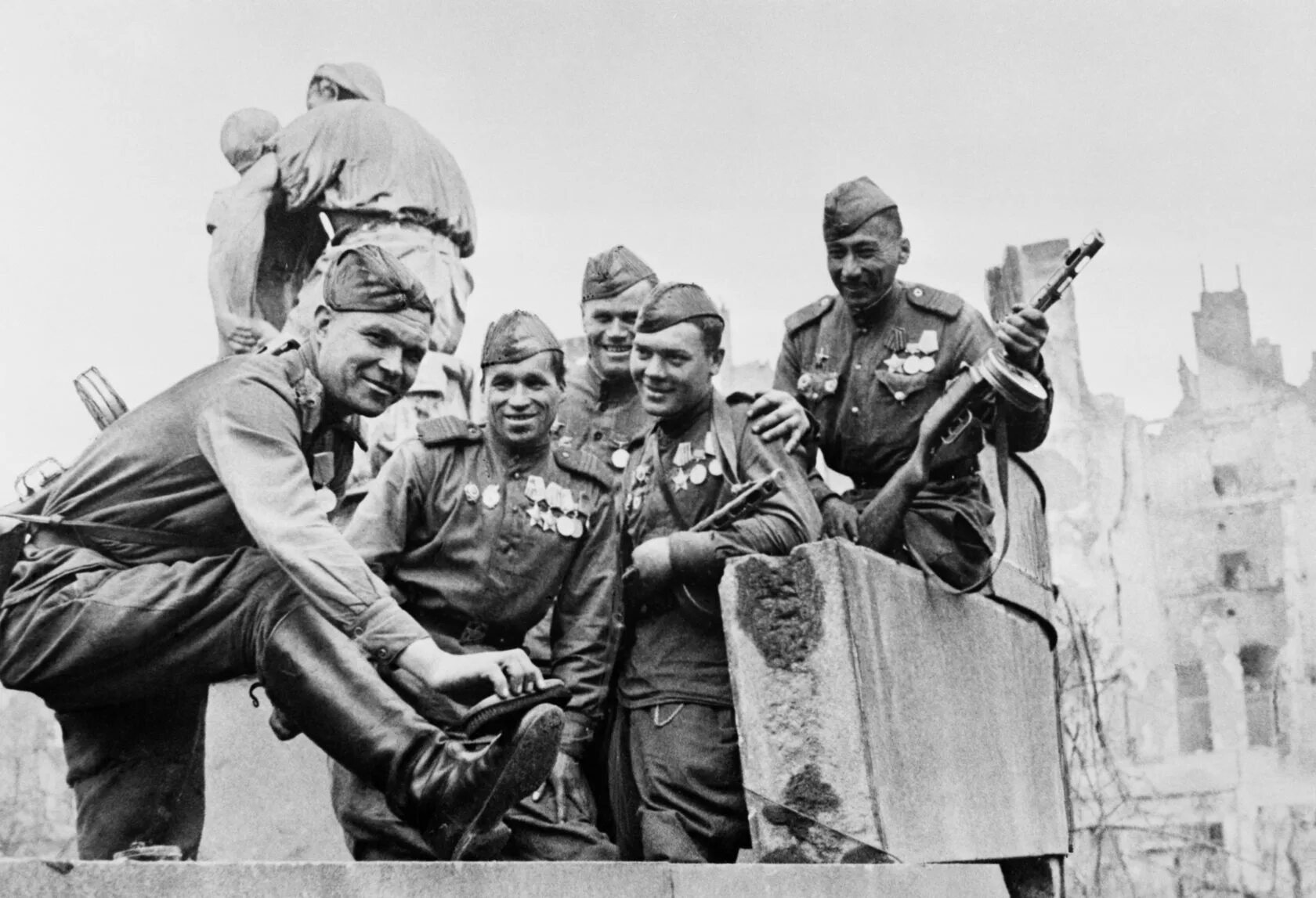 Победа фото войны 1945 День Победы: Часть 2 - Посольство Российской Федерации в Федеративной Республике