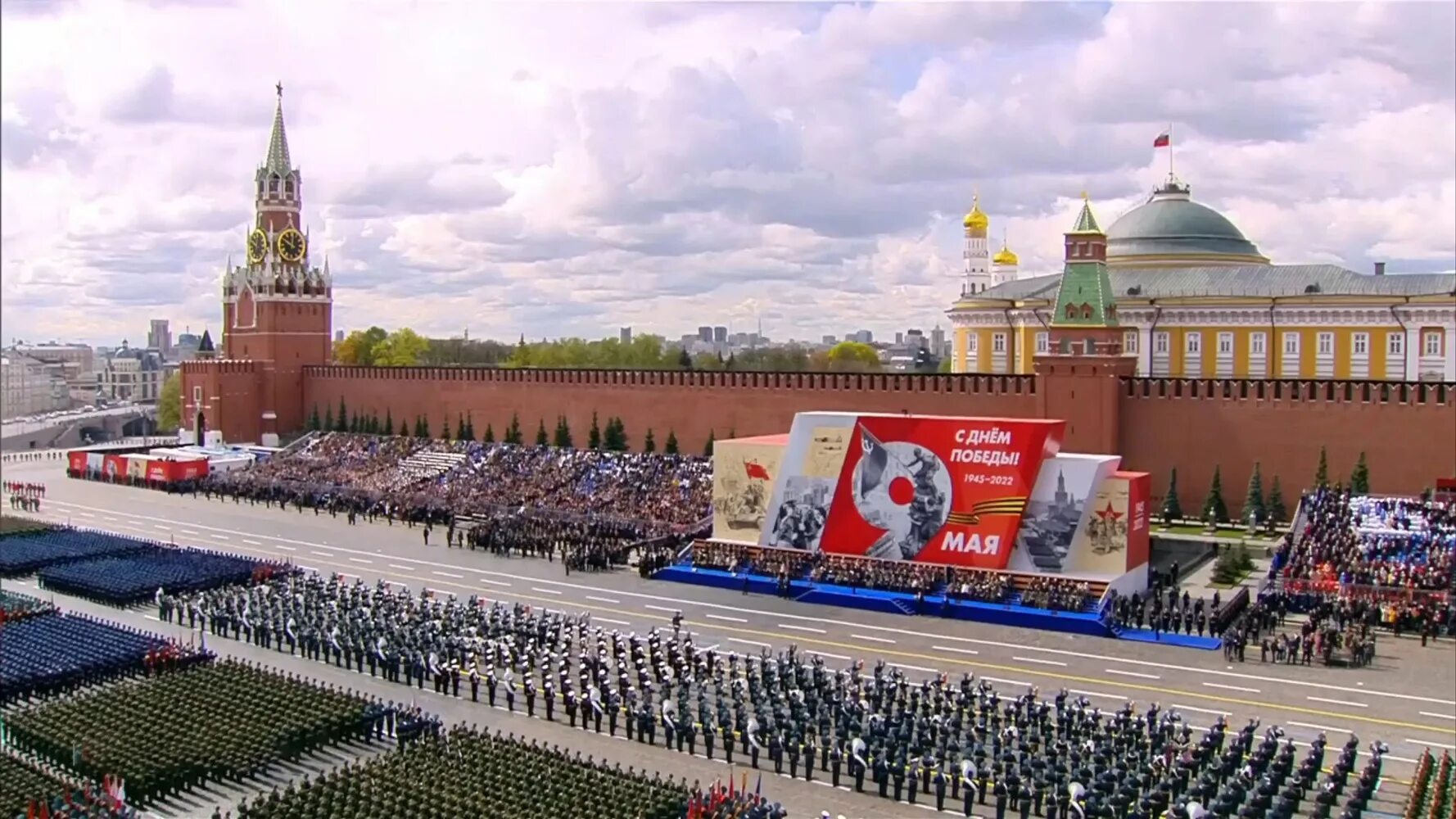 Победа красная площадь фото Эмоции Путина и Шойгу на параде Победы: кадры с Красной площади