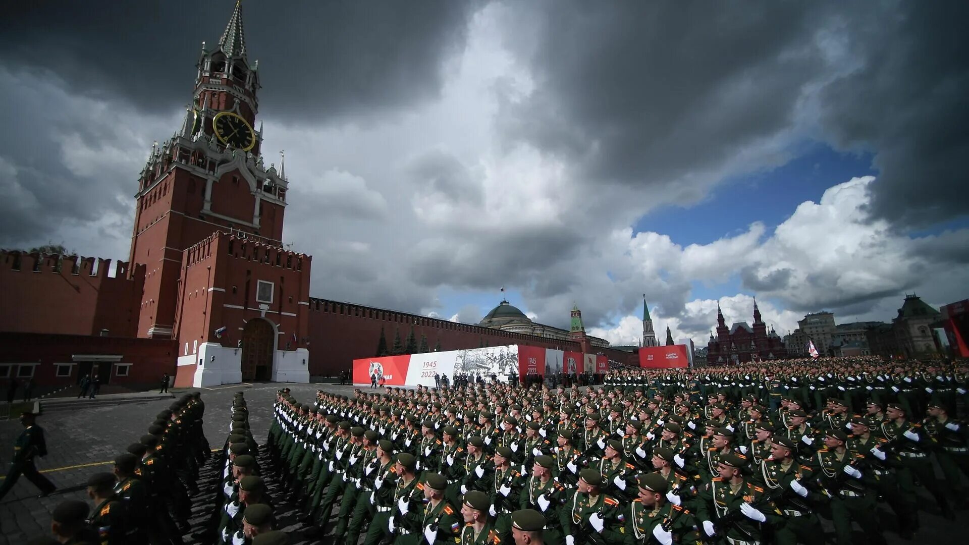 Победа красная площадь фото Президент Киргизии будет на параде Победы в Москве, заявил Песков - РИА Новости,