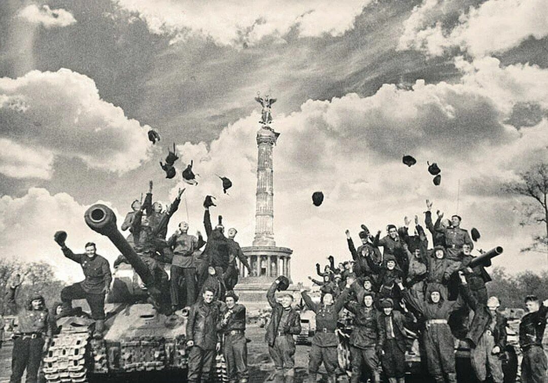 Победа май 1945 фото Показ документального фильма "Хроника событий Победного Мая. 9 мая 1945" 2020, В