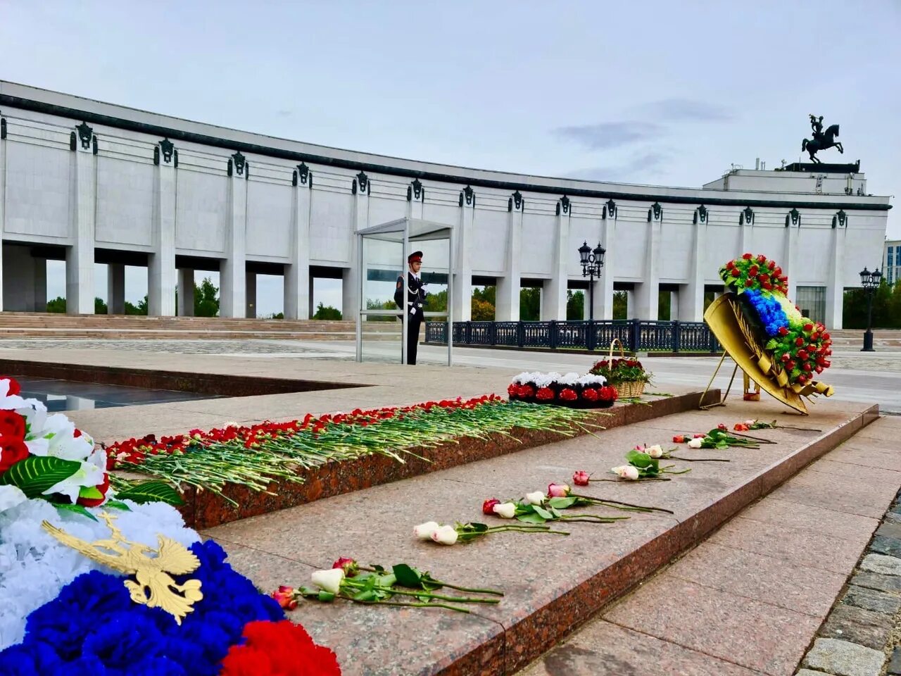 Победа на поклонной горе фото Кадеты из района Люблино несли вахту почетного караула на Поклонной горе
