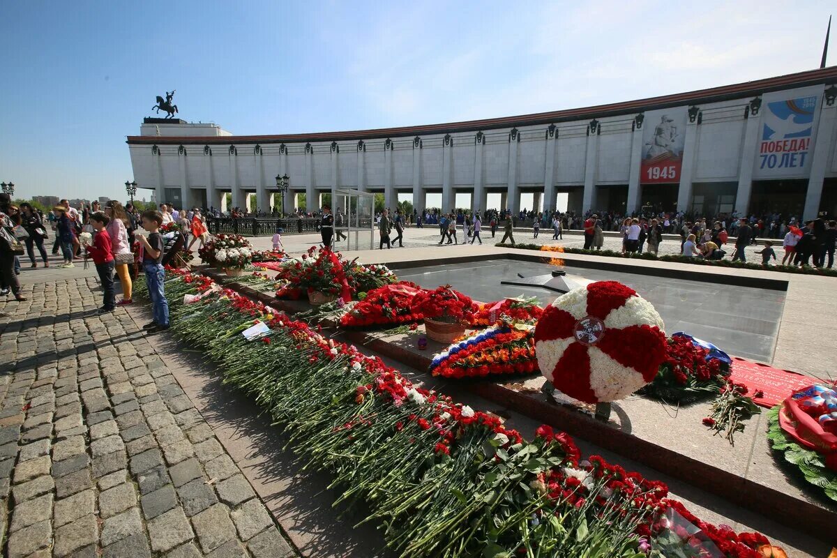Победа на поклонной горе фото На Поклонной горе прошли праздничные гуляния - Москва 24, 10.05.2015