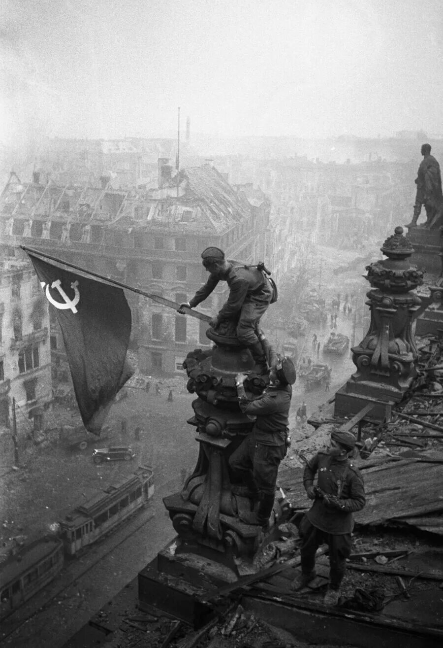 Победа над рейхстагом фото История знаменитой фотографии Гребнева - РИА Новости, 09.05.2019