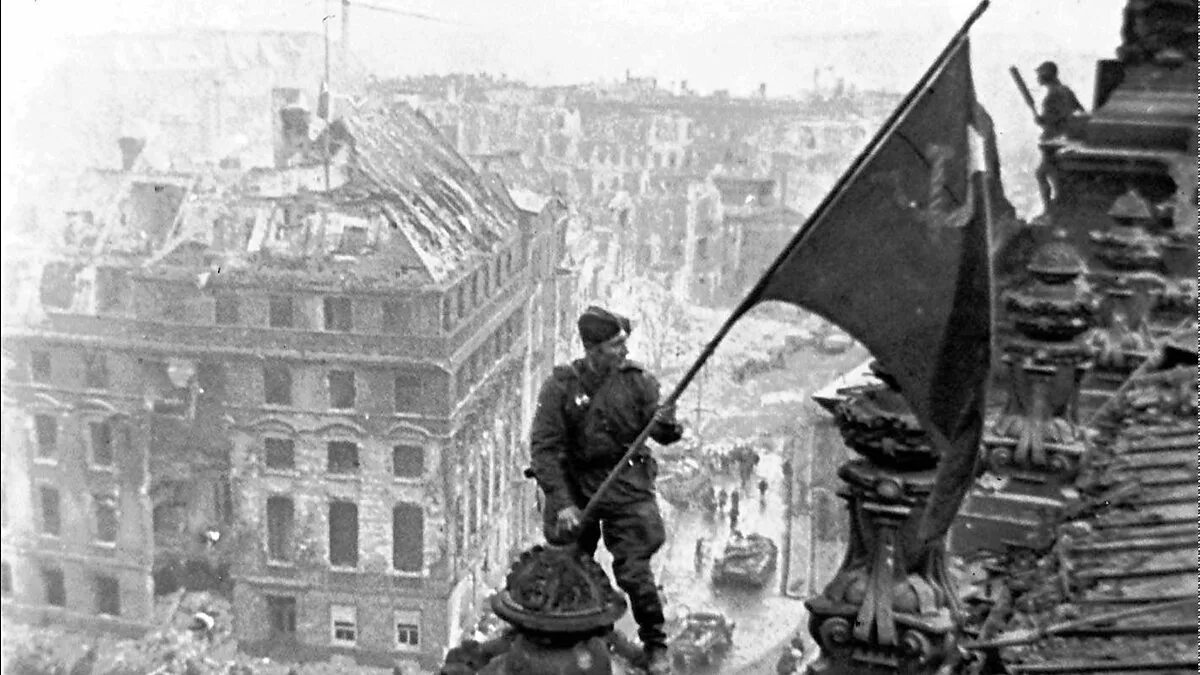 Победа над рейхстагом фото BBC World Service - Witness History, The fall of Berlin