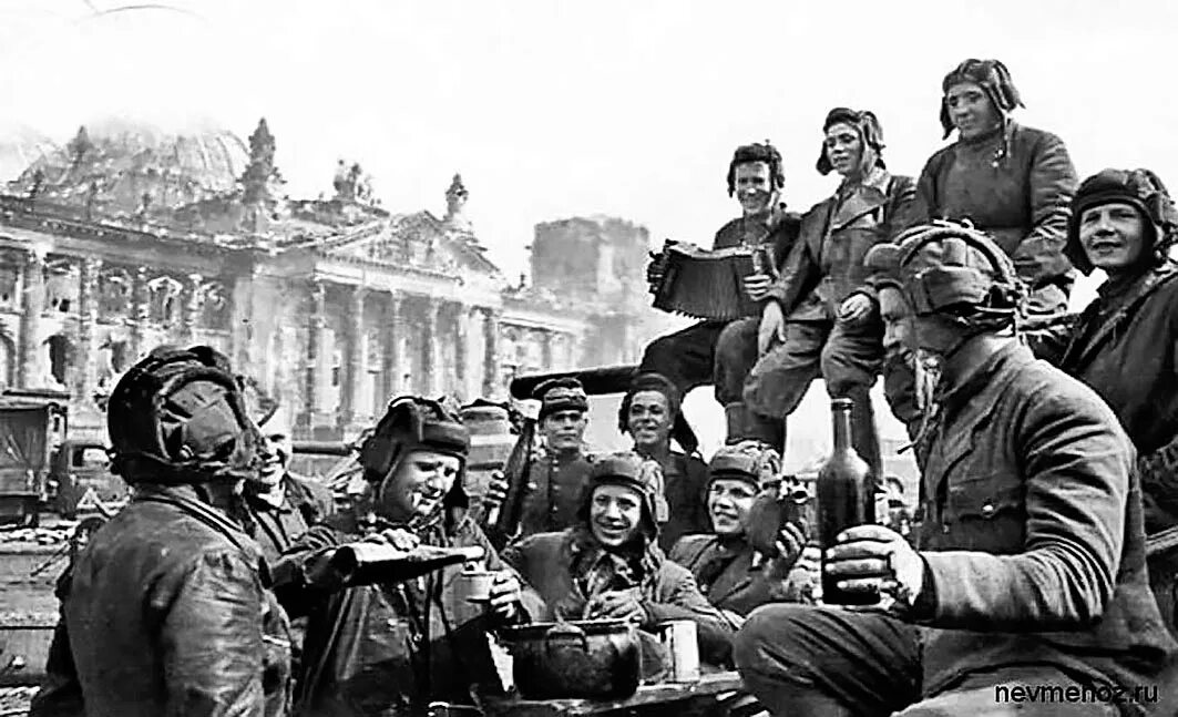 Победа реальные фото День Победы :: 8 мая 1945 года. 1417-й день войны