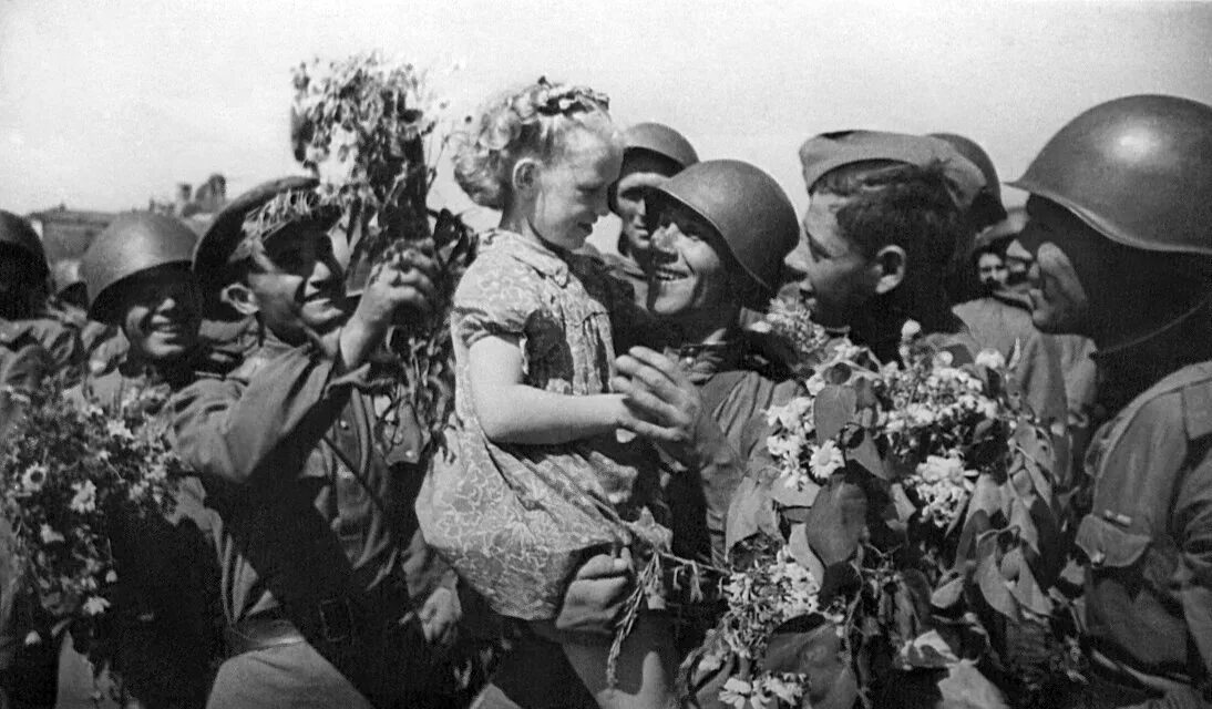 Победа в великой отечественной войне фото Выставка "С лейкой и блокнотом. Фронтовая фотография" Интересные события в Санкт