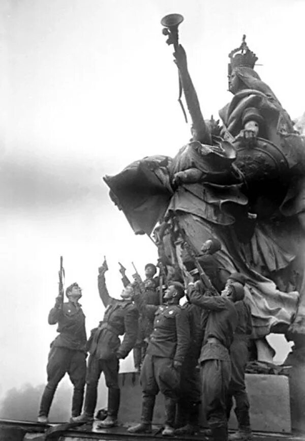 Победа в великой отечественной войне фото День Победы :: 30 апреля 1945 года. 1409-й день войны