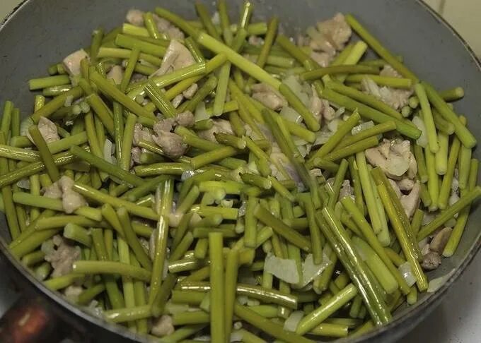 Побеги чеснока рецепт с фото Побеги чеснока с курицей - пошаговый рецепт с фото