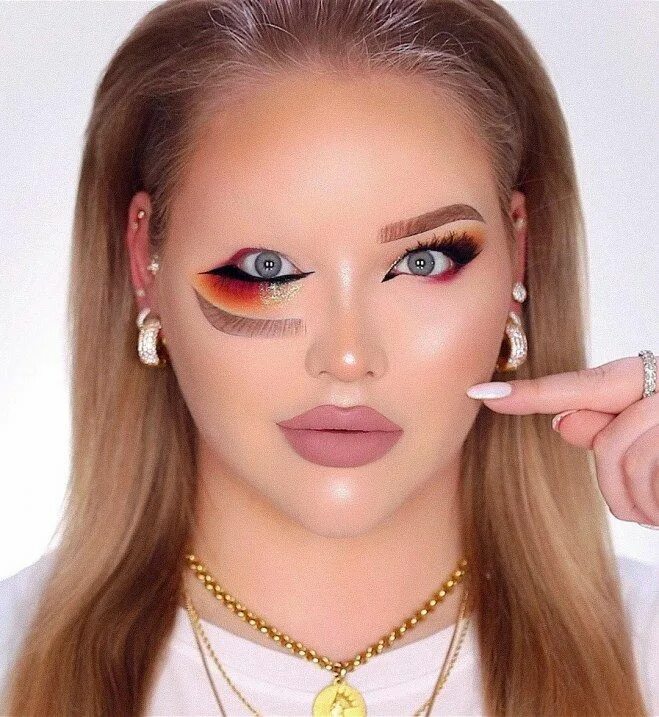 Почему делают макияж Pin on Maquillage oeuvre d'art