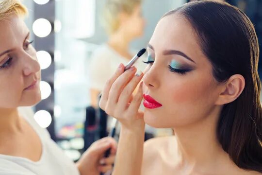 Почему делают макияж Make Up Artist Зображення - огляд 420,401 Стокові фото, векторні зображення й ві