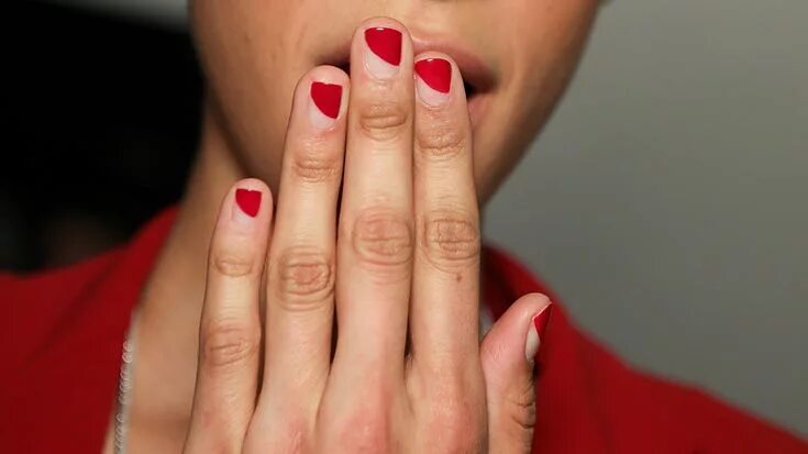 Почему мужчинам нравится френч маникюр 21 Minimalist Manicures From New York Fashion Week That Are Far From Boring Fall