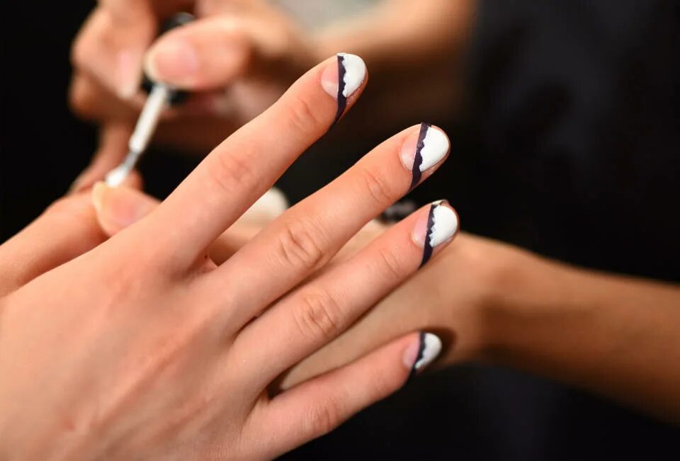 Почему мужчинам нравится френч маникюр All the backstage nail art we’re loving at New York Fashion Week