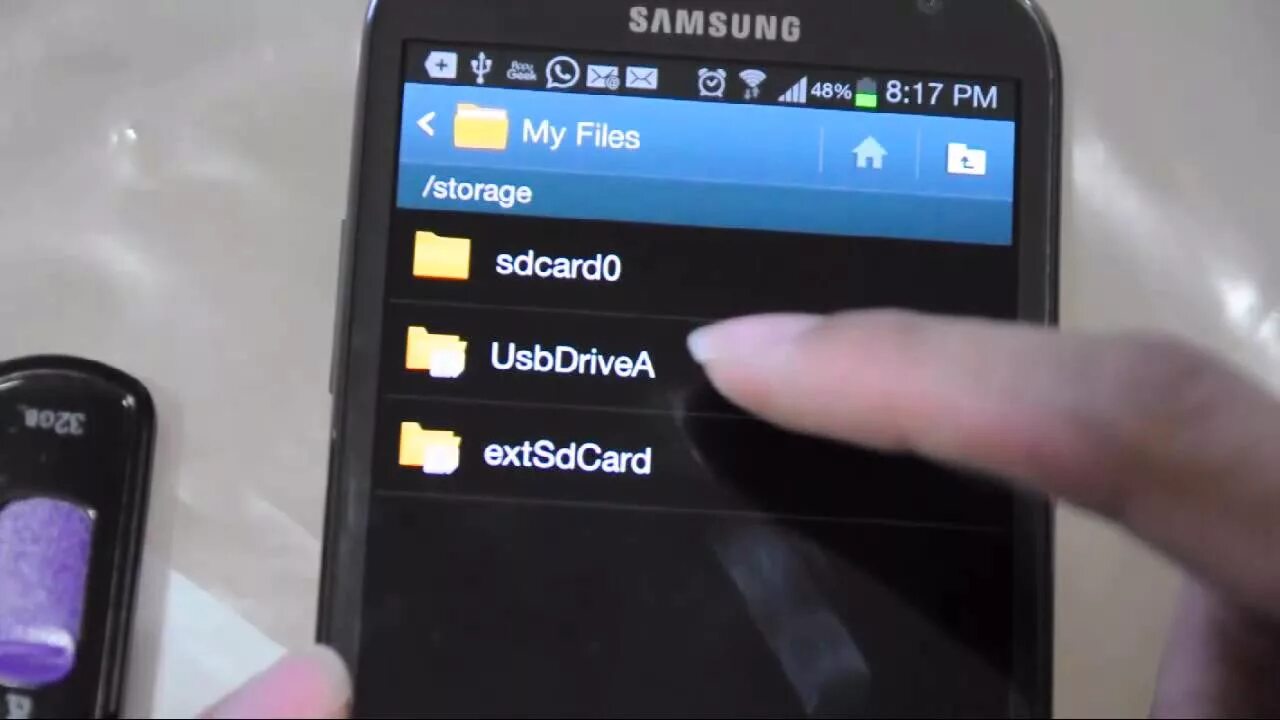 Почему на фото самсунг Connecting Flash Drive to Android Using USB OTG - YouTube