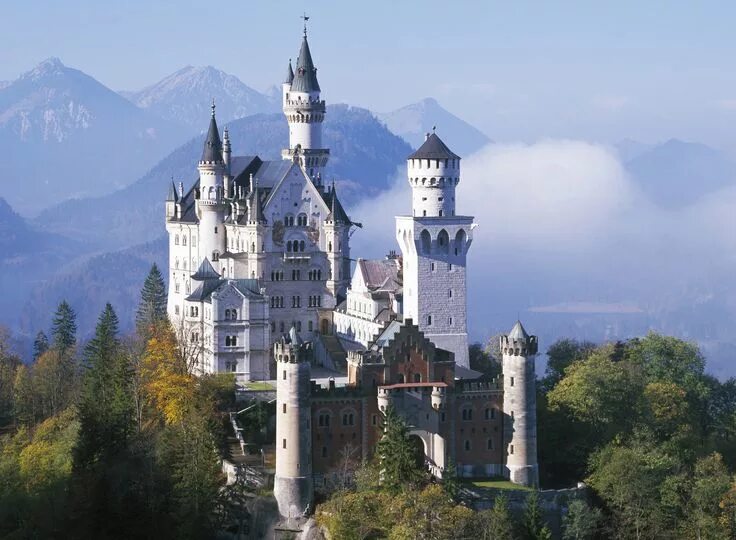 Почему на фото замок The Castle Where Fairy Tales Were Born Germany castles, Neuschwanstein castle, B