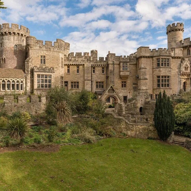 Почему на фото замок This fairytale castle is for sale in Wiltshire for £ 3.2m English castles, Fairy